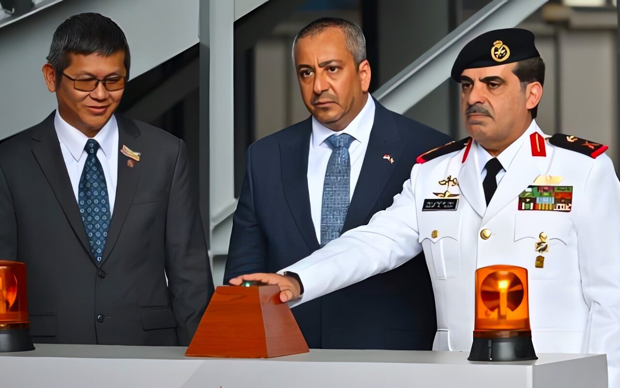 آمر القوة البحرية الكويتية يشهد مراسم تصنيع 3 سفن صاروخية في سنغافورة بالشراكة مع مجموعة إيدج الإماراتية