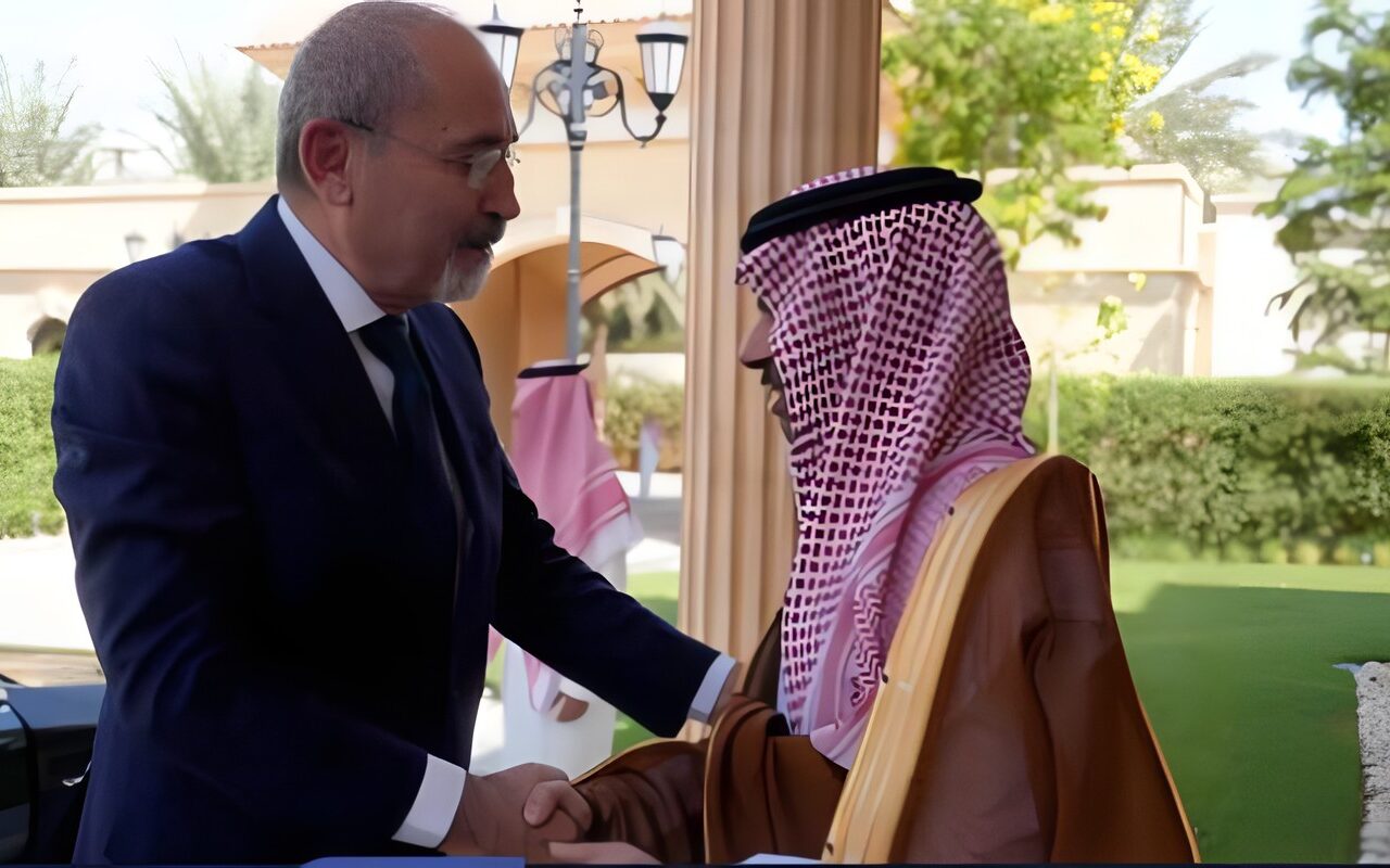 وزير الخارجية الأردني يؤكد تضامن بلاده الكامل مع السعودية
