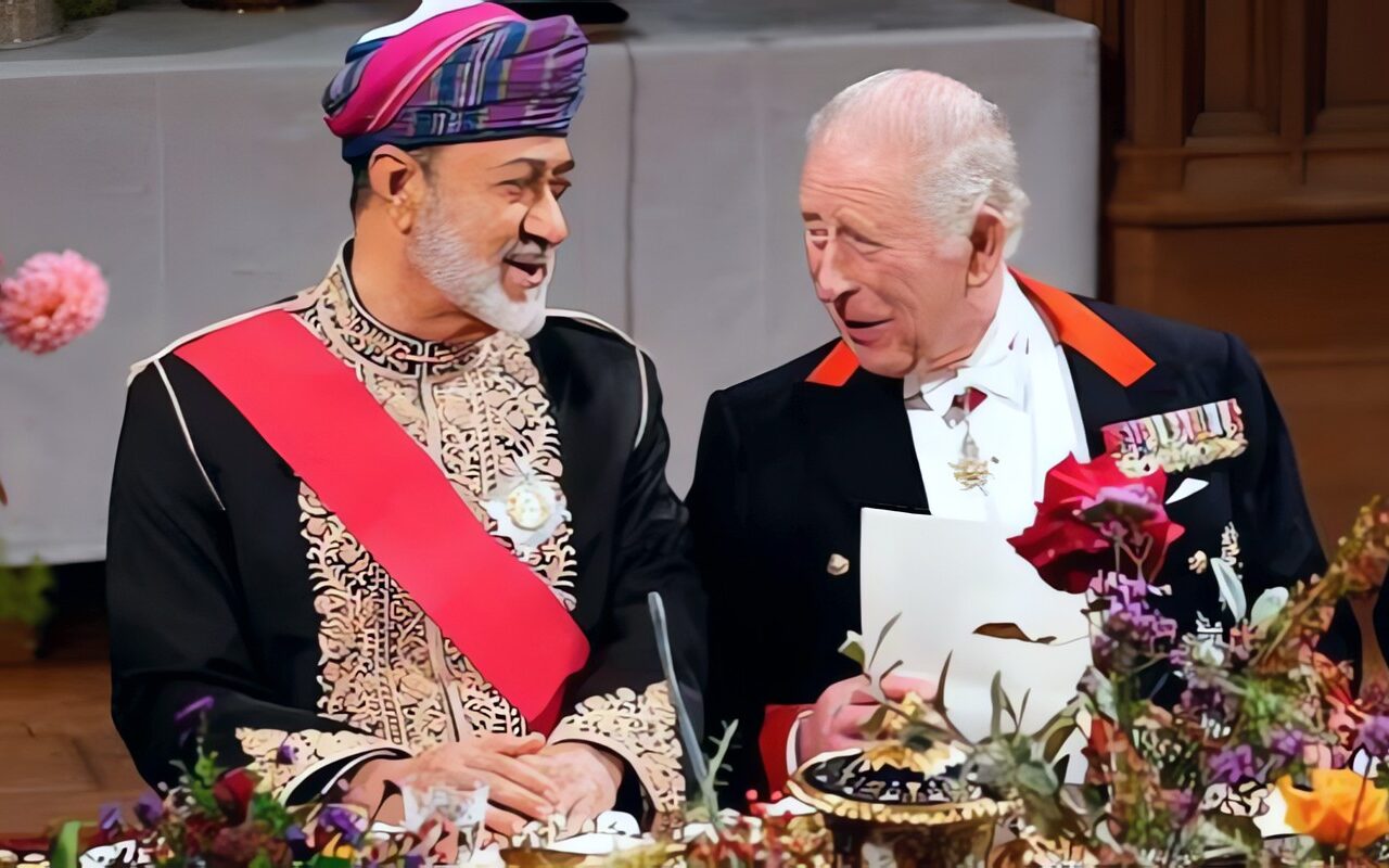 الملك تشارلز يشيد بجهود سلطنة عُمان لإعادة فتح مضيق هرمز