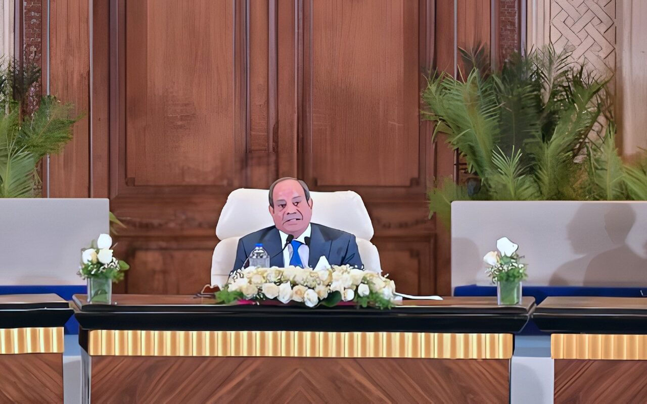 الرئيس السيسي: قوة مؤسسات الدولة وثقة الشعب أساس الحفاظ على الأمن والاستقرار ومواجهة مخططات إسقاط الدول