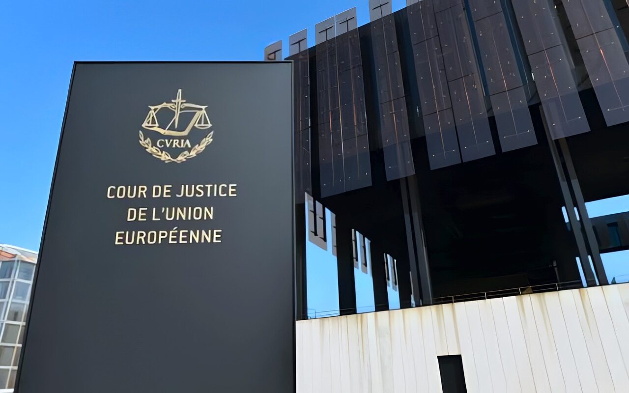 محكمة العدل الأوروبية تدين التشريعات التشيكية والمجرية بشأن حرمان المشتبه بهم من التمثيل القانوني