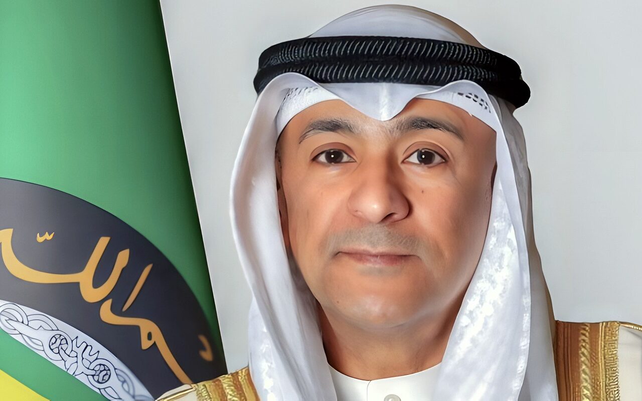 أمين عام “التعاون الخليجي” يدين الاعتداءين الإرهابيين على مطار الملك فهد الدولي بالدمام وحقل شيبة النفطي