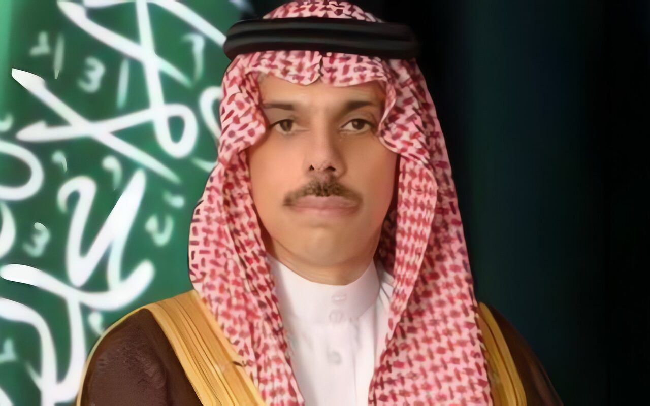 وزير الخارجية السعودي يبحث مع نظيره اليوناني تطورات الأوضاع بالمنطقة