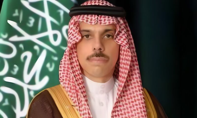 وزير الخارجية السعودي يبحث مع نظيره اليوناني تطورات الأوضاع بالمنطقة