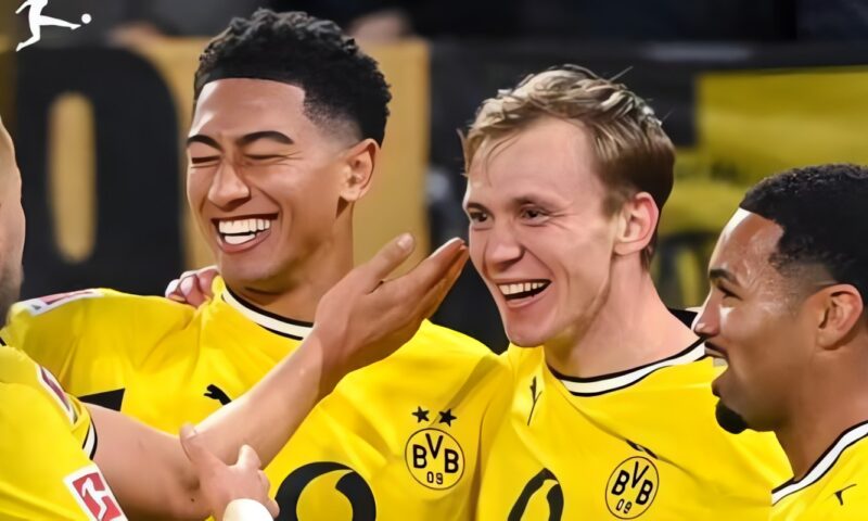 بوروسيا دورتموند يتصدر الدوري الألماني لكرة القدم مؤقتا بالفوز على آينتراخت فرانكفورت 1-0