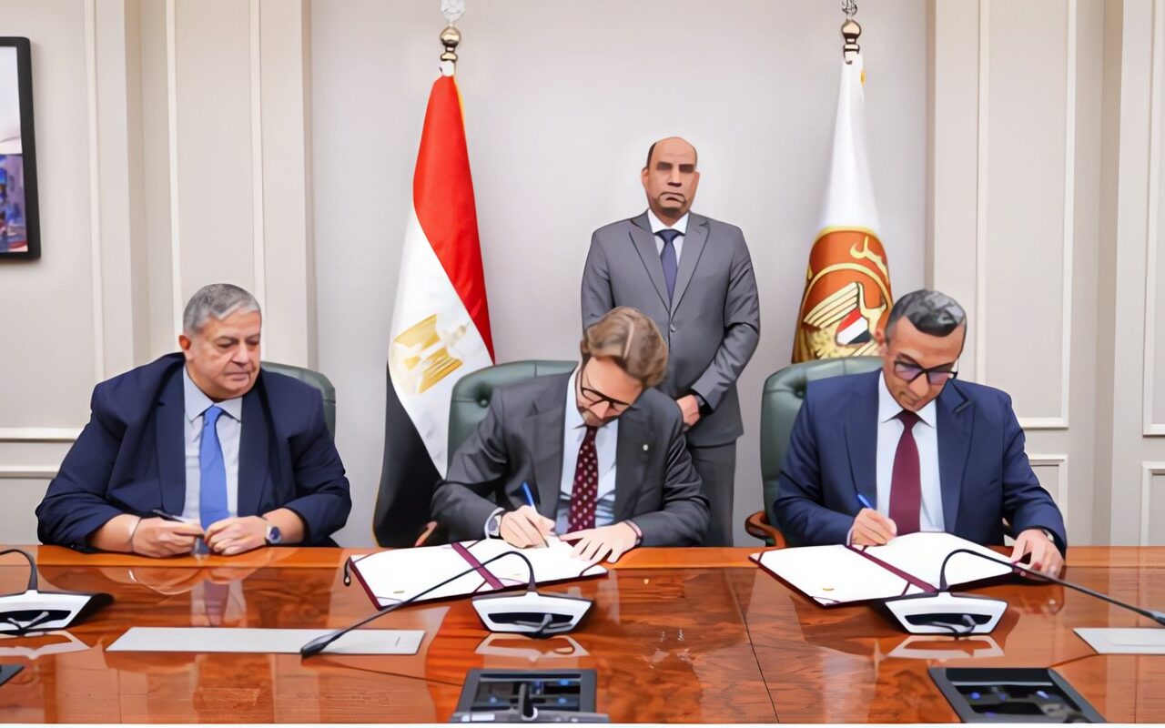 وزير العمل يشهد توقيع بروتوكول تعاون لتأهيل الشباب وتوفير فرص عمل بالقطاع الفندقي
