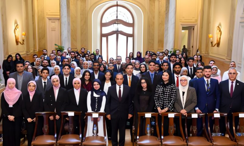 وزير الخارجية: الطلاب المتفوقين ثروة قومية وركيزة أساسية في بناء المستقبل