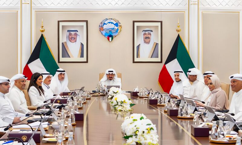 مجلس الوزراء الكويتي يدين استمرار الاعتداءات الإرهابية للحوثي على السعودية