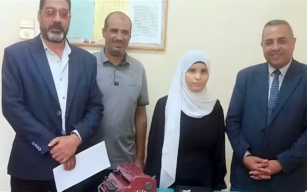 وكيل التعليم بإدارة قنا التعليمية يتفقد مدارس النور للمكفوفين