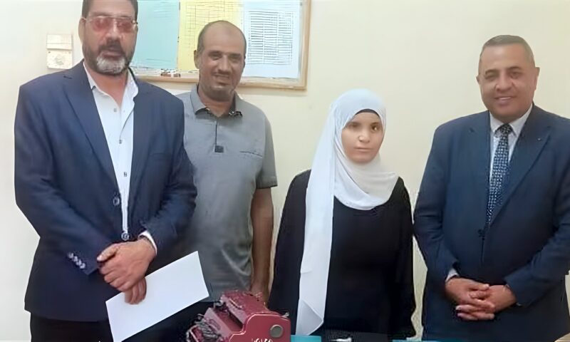 وكيل التعليم بإدارة قنا التعليمية يتفقد مدارس النور للمكفوفين