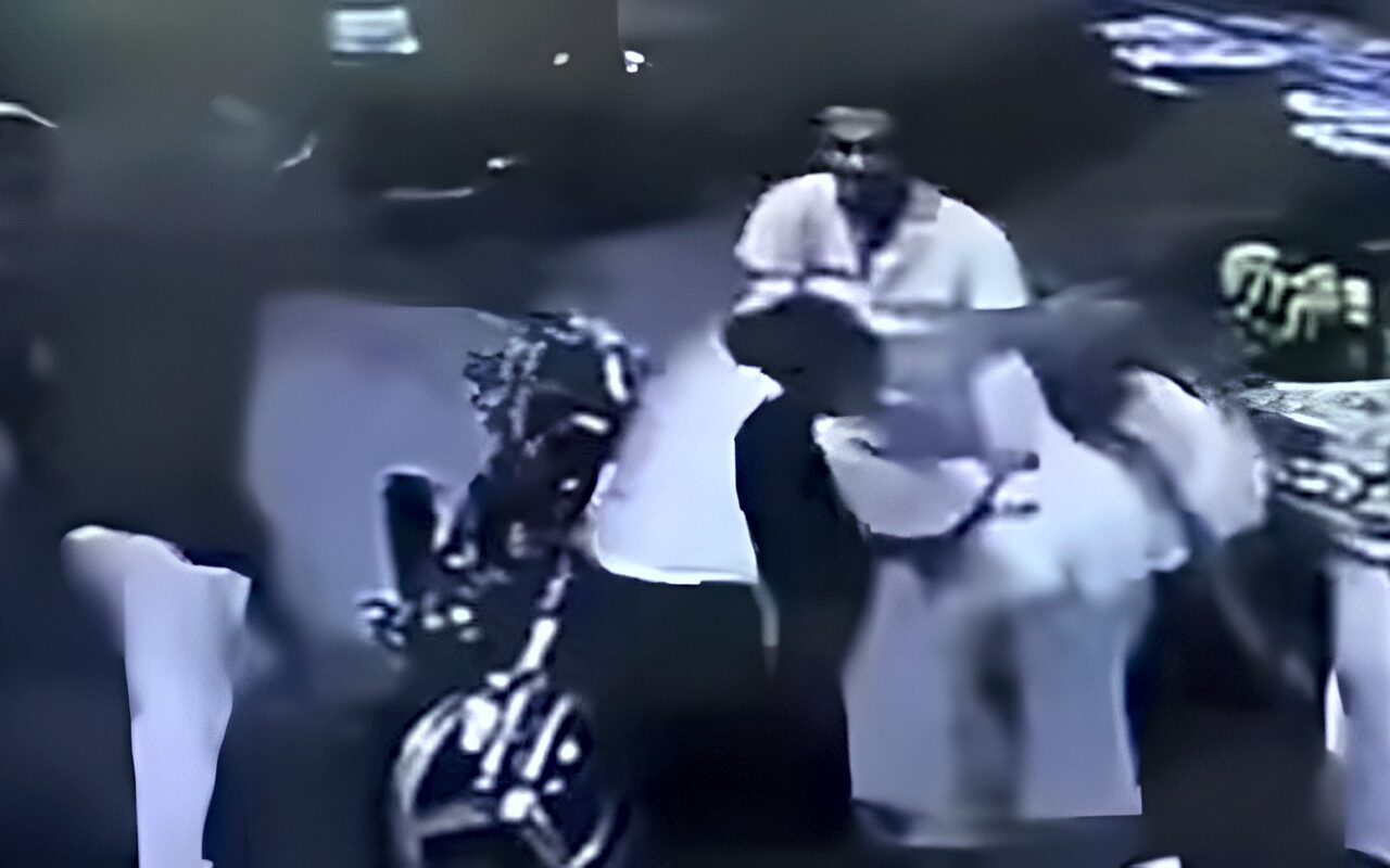 مفاجآت جديدة في واقعة سحل فتاتين بالفيوم.. الشاب يسلم نفسه لنيابة إبشواي ومصدر يكشف بداية الأزمة