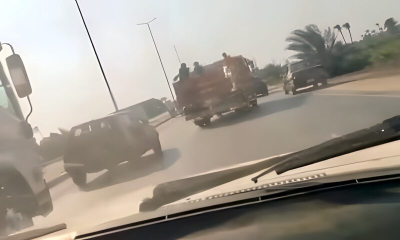 استعراض متهور على الدائري بالفيوم ومطالب بضبط سائق نصف نقل عرض حياة المواطنين للخطر| شاهد