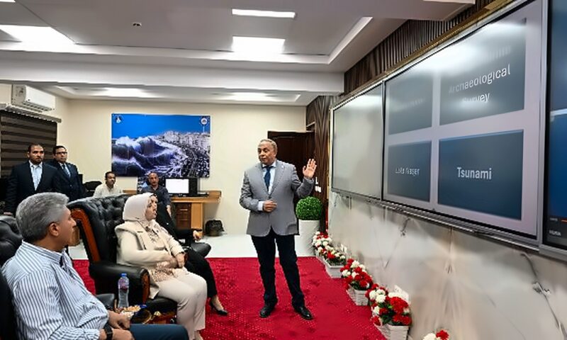 وزير السياحة والآثار يزور المعهد القومي لعلوم البحار لاستكشاف الآثار الغارقة