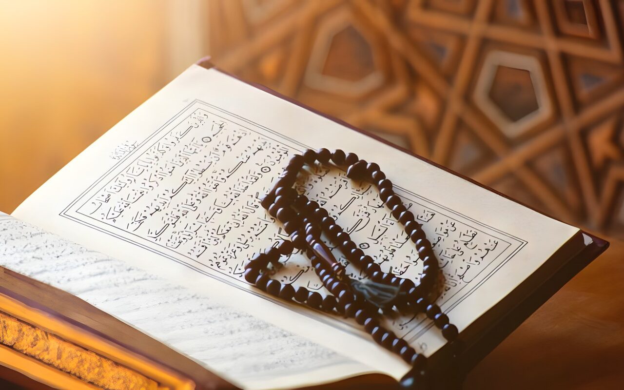 هل يجوز قراءة حزب البحر وسورة يس لشفاء المريض؟