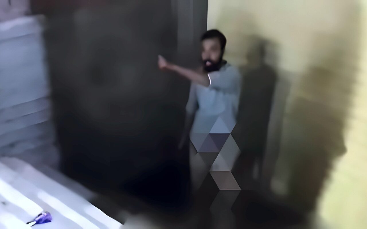 وقف أمام الجثة رافضا إنقاذه، شاب يقتل عمه أمام الأهالي في قرية أبو داود بالدقهلية