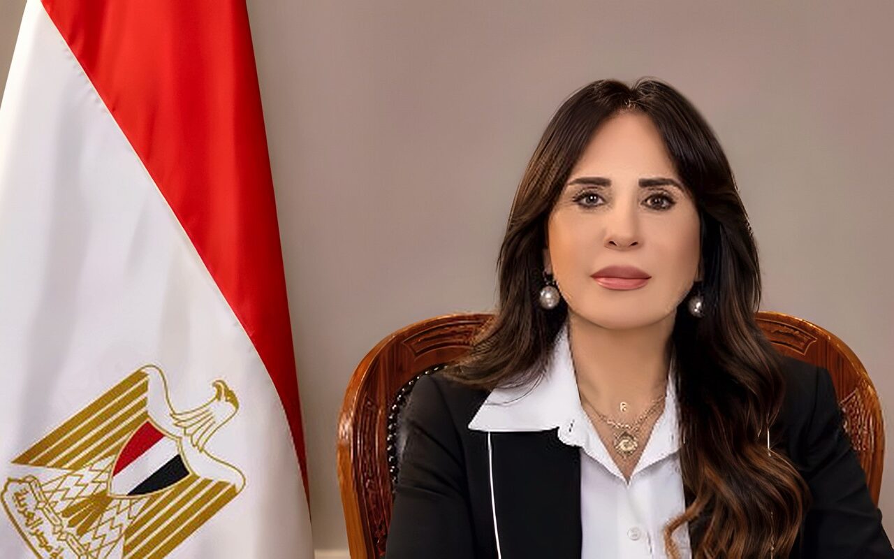 وزيرة الإسكان تصل سلطنة عمان للمشاركة بفعاليات الموئل ومعرض العمران