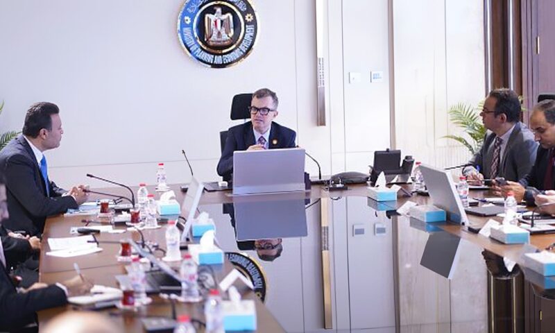 وزير التخطيط يعقد اجتماعا بشأن الاستعدادات لتعداد السكان والمنشآت 2028