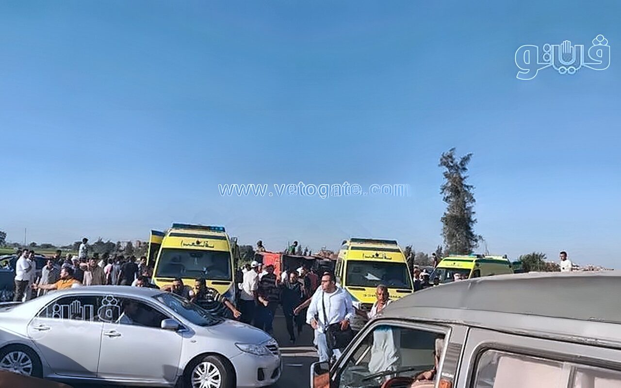 مصرع شخص وإصابة 13 في تصادم “ميكروباص” وردية عمال ” بـ”تريلا” بطريق رأس غارب الزعفرانة