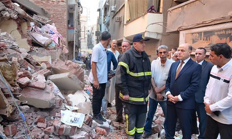 النيابة تعاين عقار حدائق القبة المنهار وتشكل لجنة هندسية للفحص