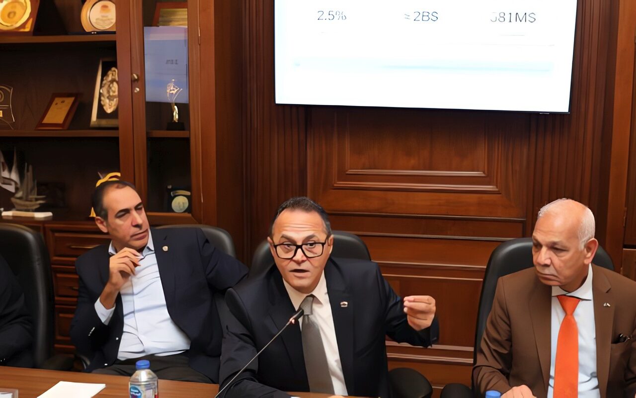 جمعية رجال أعمال إسكندرية ورئيس مصلحة الجمارك يبحثان تقليص زمن الإفراج وتعزيز حركة التجارة