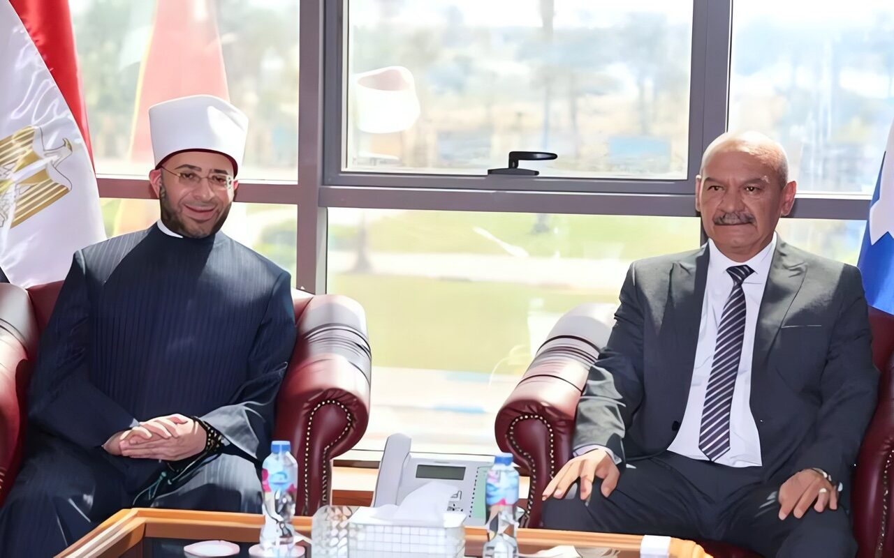 محافظ السويس يستقبل وزير الأوقاف ومفتي الجمهورية احتفالًا بالعيد القومي الـ53 للإقليم