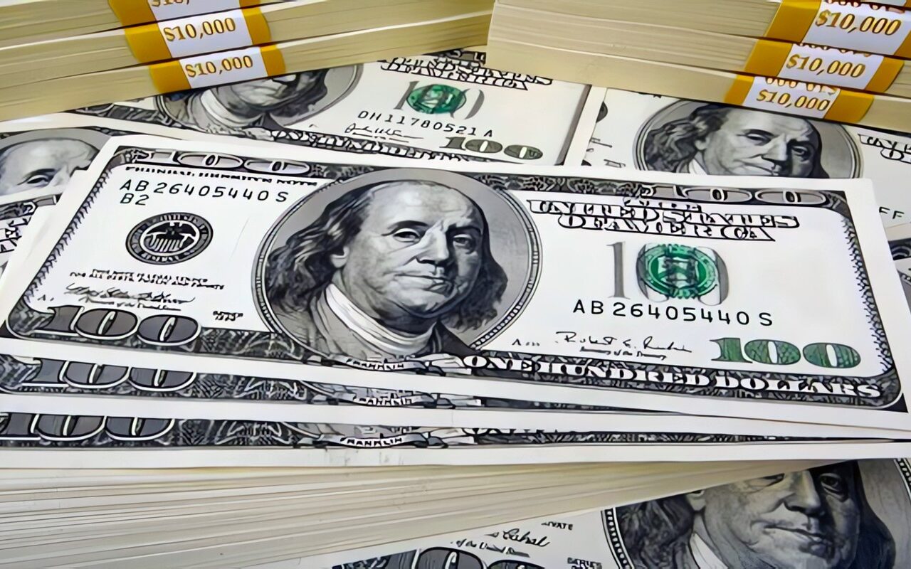 بعد تجاوزه 54 جنيها.. تعرف على أقل سعر بيع للدولار في البنوك اليوم الثلاثاء