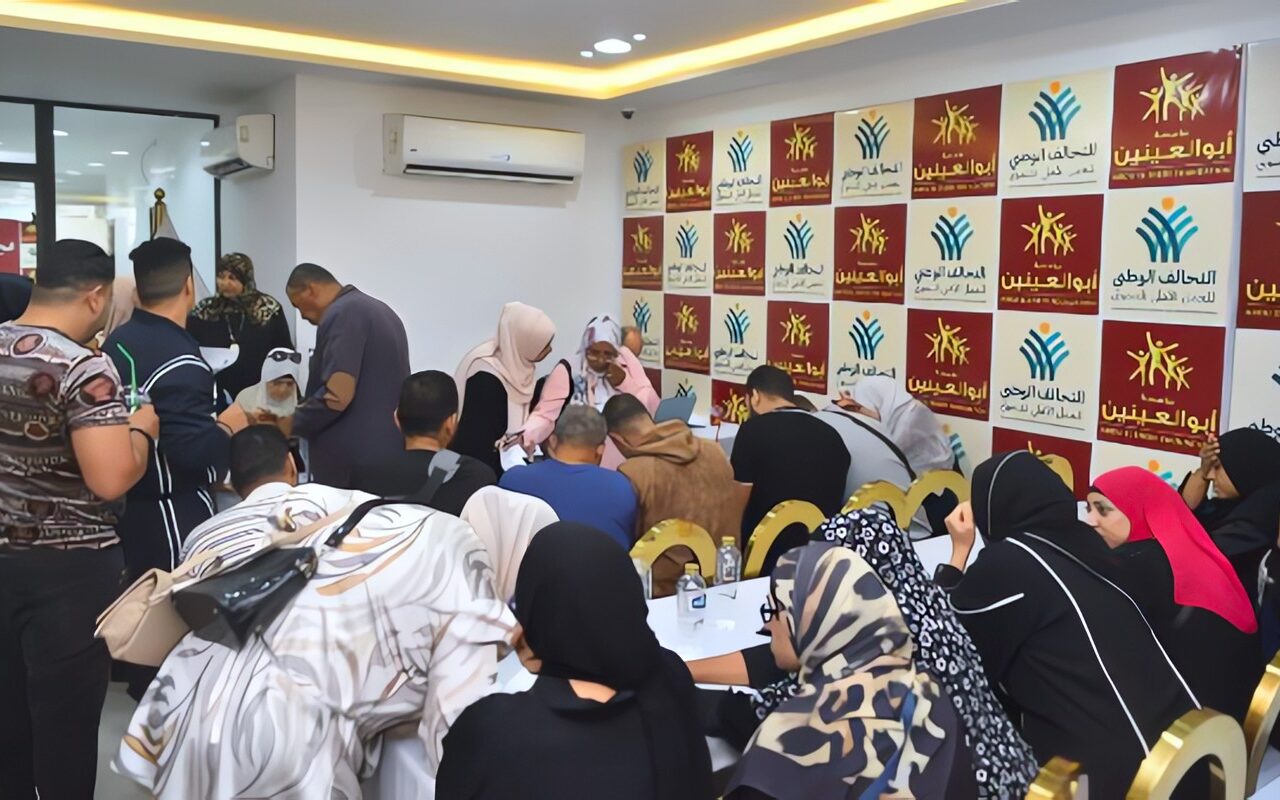 «مؤسسة أبو العينين» تواصل تنظيم فصول وامتحانات محو الأمية بالجيزة