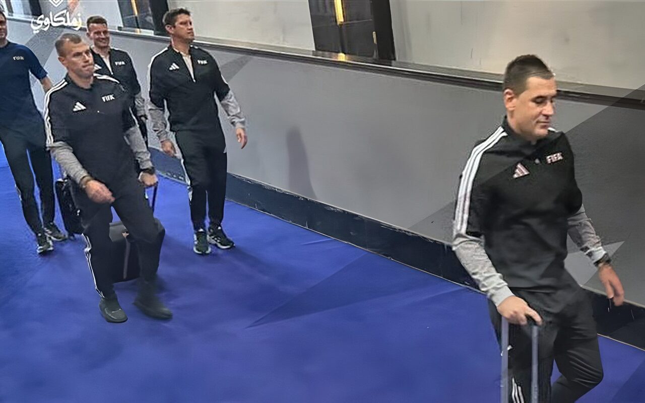 طاقم تحكيم مباراة الأهلي والزمالك يصل ستاد القاهرة استعدادًا للقمة
