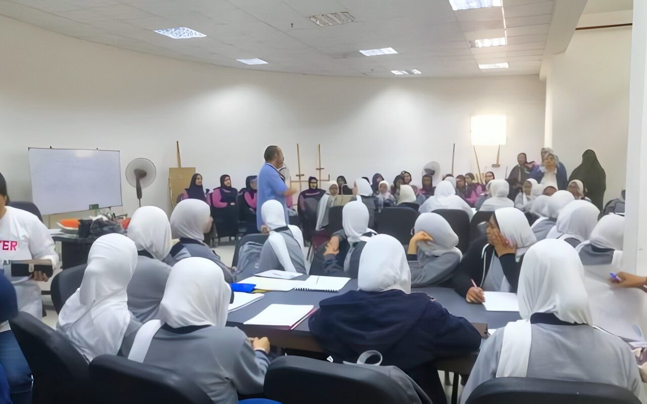 من الرسم إلى الغناء.. مجمع 15 مايو للفنون المعاصرة يحتضن مواهب طلاب المدارس