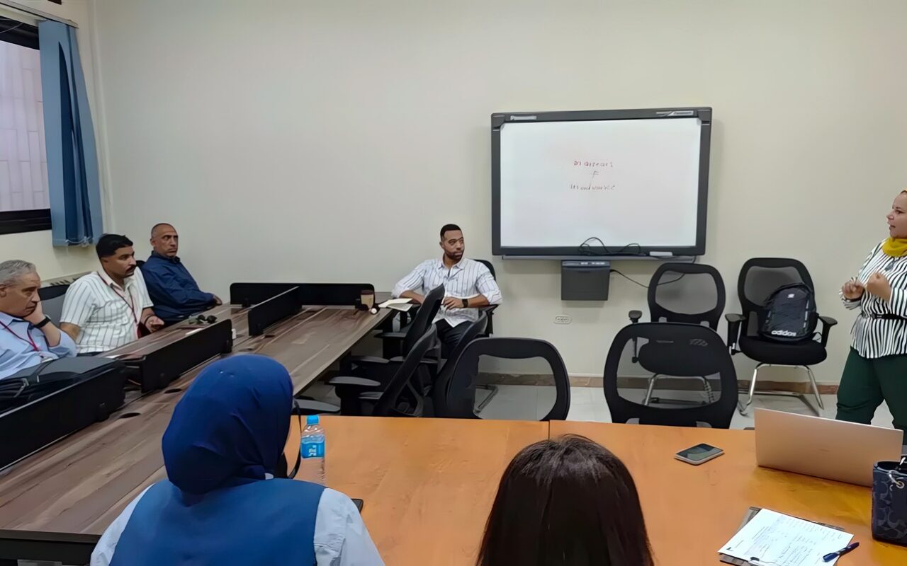 برامج تدريبية متخصصة لمكافحة مخاطر الطيور والحياة البرية في مطار القاهرة