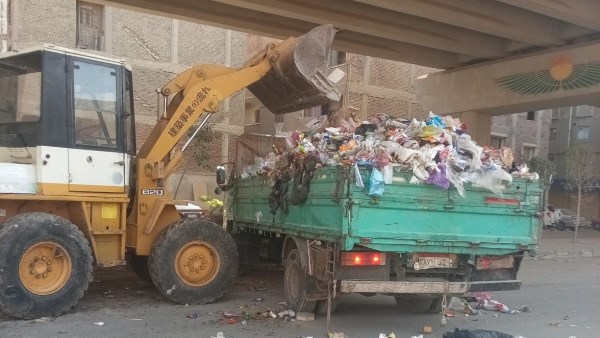 حملات مكثفة لرفع كفاءة النظافة وتجريد الشوارع بالهرم