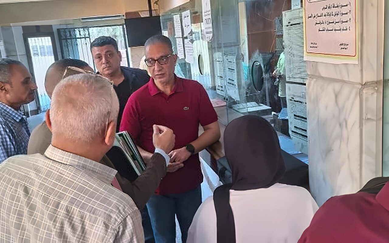محافظ الجيزة يتفقد المركز التكنولوجي بمنشأة القناطر لمتابعة انتظام العمل وسرعة الاستجابة لطلبات المواطنين