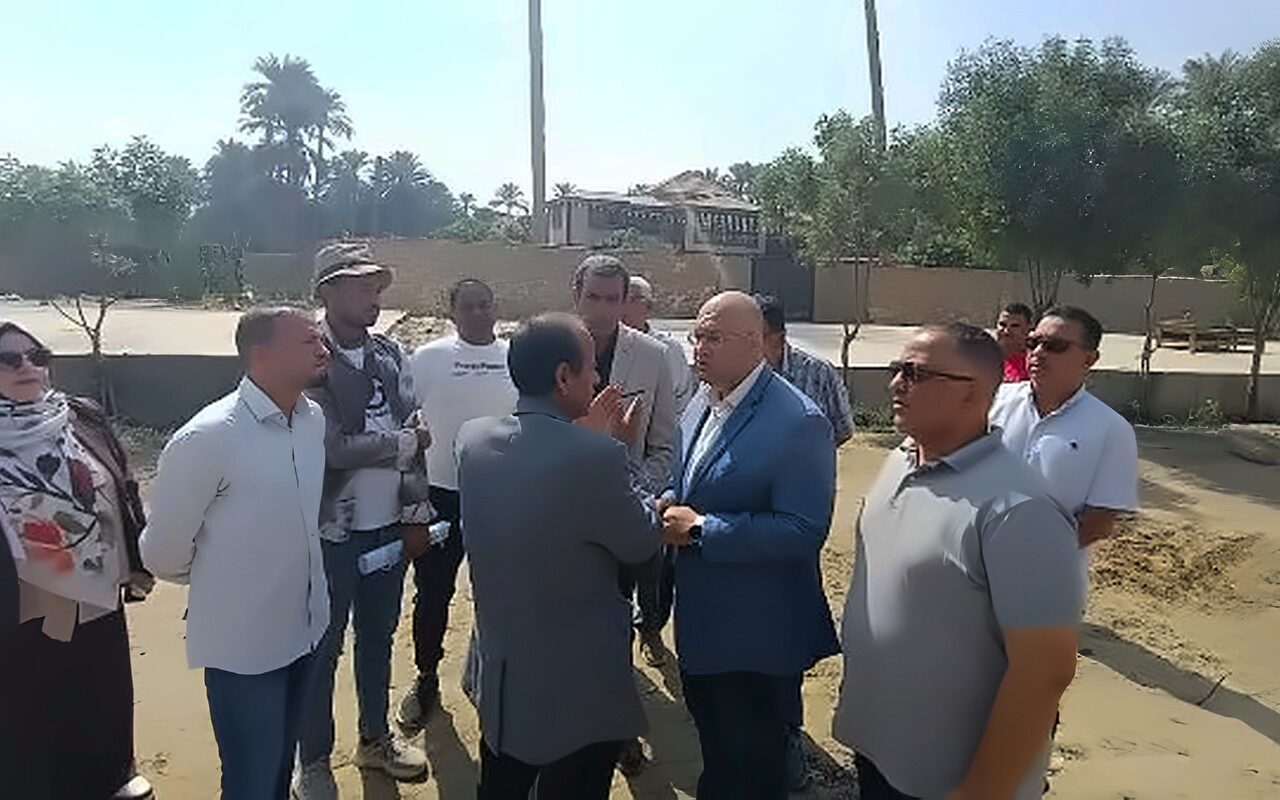 نائب محافظ الجيزة يتفقد أعمال استكمال توسعة ورصف طريق المنصورية بأبو النمرس لمواجهة التكدسات المرورية