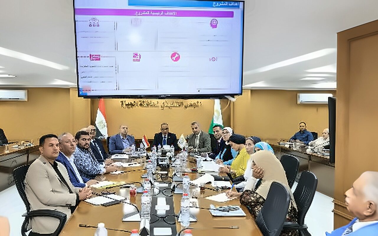 محافظ الجيزة يعقد اجتماعًا لمناقشة آليات تحديث المخطط الاستراتيجي العام لمدينتي العياط والبدرشين