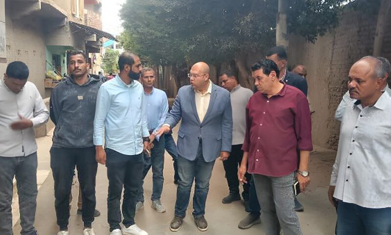 نائب محافظ الجيزة يتابع ميدانيًا مشروعات الصرف الصحي بقرى منشأة القناطر