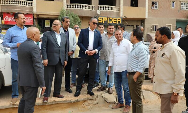 محافظ الجيزة يتابع مشروعات الصرف الصحي وتجديد الخطوط المتهالكة بشوارع بولاق الدكرور