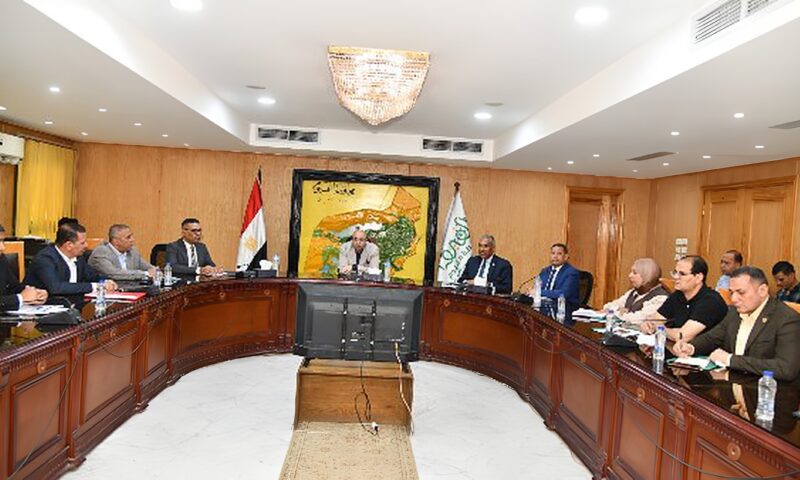 محافظ الفيوم يوجه بحصر جميع أراضي أملاك الدولة وتسريع إجراءات التقنين