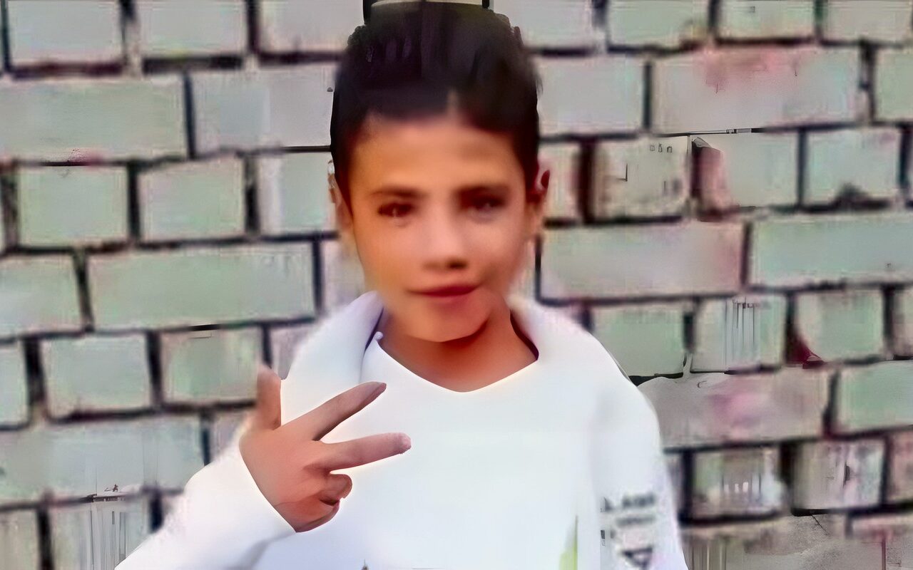 «يوسف».. رحلة علاج مكلفة انتهت بفاجعة.. وعودة الأب من الغربة لوداع نجله