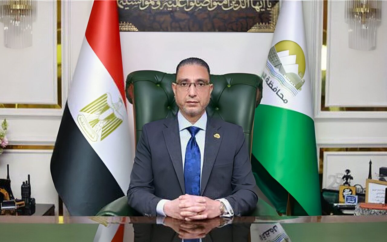 محافظ الجيزة يعتمد حركة ترقيات لـ٥٦٢ موظفًا بالديوان العام والأحياء والمراكز والمدن