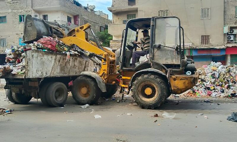 حملات مكثفة لرفع كفاءة النظافة بشارع عثمان محرم في الجيزة