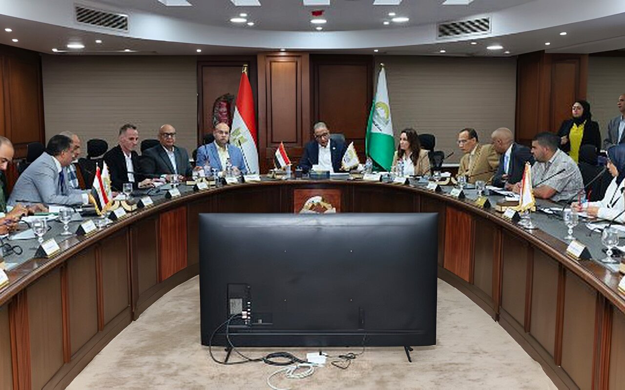 محافظ الجيزة يوجه بسرعة فحص شكاوى المواطنين واتخاذ الإجراءات القانونية اللازمة