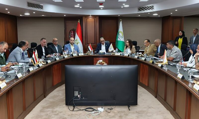 محافظ الجيزة يوجه بسرعة فحص شكاوى المواطنين واتخاذ الإجراءات القانونية اللازمة