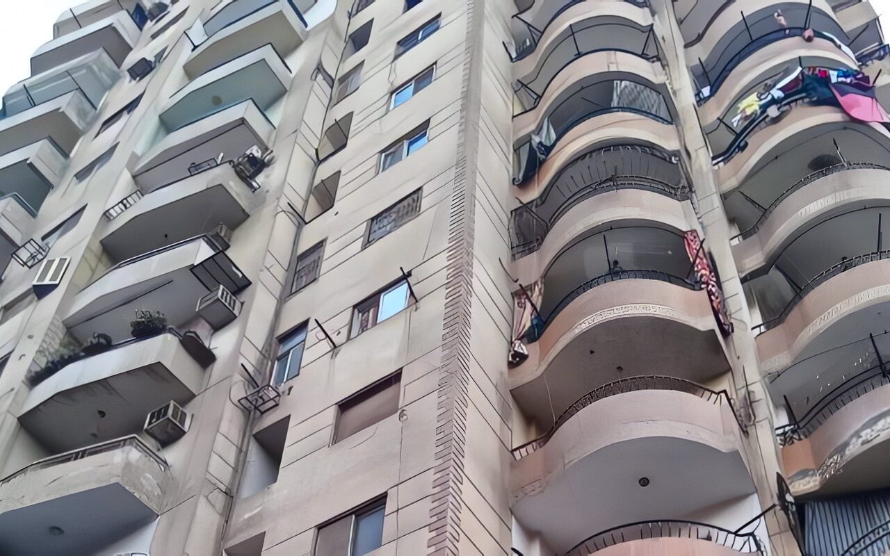 انفراجة لأهالي كفرطهرمس.. محافظ الجيزة يصدر قراراً بترميم العقارين المائلين على نفقة الدولة