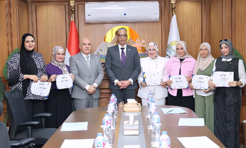 محافظ الجيزة يكرم فريق تمريض مستشفى الحوامدية العام لأمانتهن في الحفاظ على مبلغ مالي ومتعلقات مريض