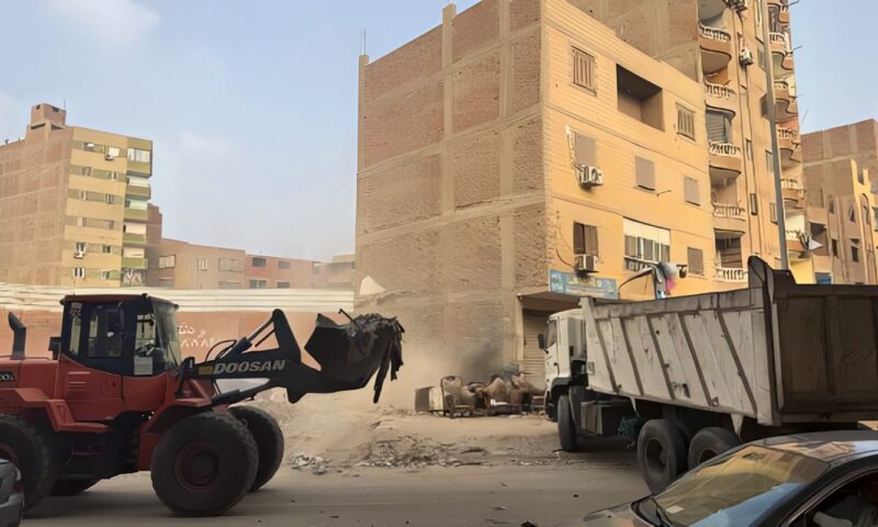 محافظ الجيزة يوجّه بحملات مكبرة لرفع مخلفات البناء أسفل محور عمرو بن العاص بمنطقة فيصل