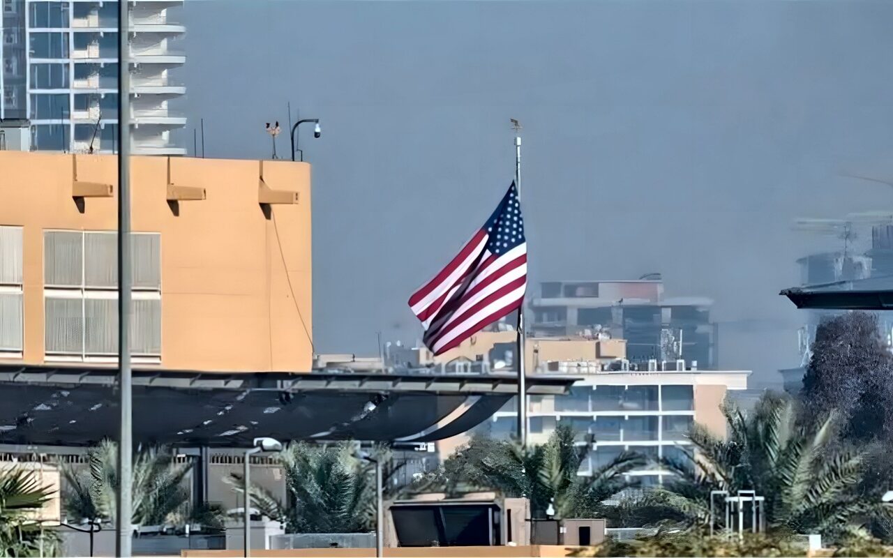 العراق: دفاعات السفارة الأمريكية تسقط مسيّرتين في بغداد