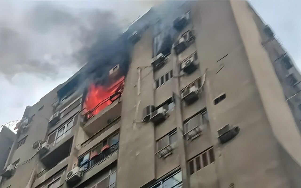 إخماد حريق نشب داخل شقة سكنية فى إمبابة