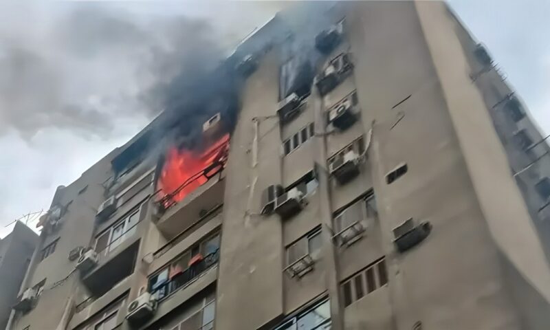 إخماد حريق نشب داخل شقة سكنية فى إمبابة
