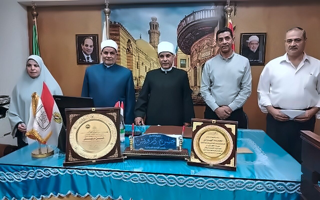 رئيس منطقة المنوفية الأزهرية يُكرِّم براعم القرآن الكريم بالمرحلة الابتدائية