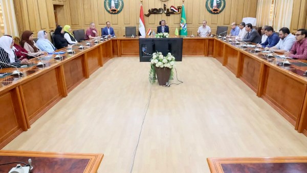 عقب حركة التنقلات.. محافظ المنوفية يلتقي مديري الإدارات الاجتماعية